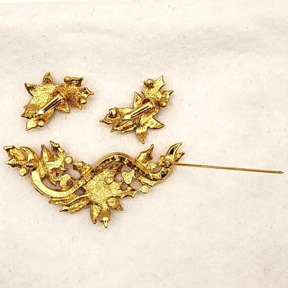 AVON Vtg. Poinsettias Brooch and Clip Earrings Set Festive Treasures Collection - Picture 5 of 7